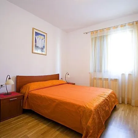House דירה
